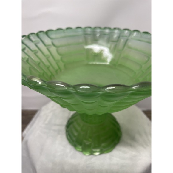 Vtg Green Pressed Glass Pedestal Compote Bowl 9" Wide Heavy Footed Centerpiece - Picture 3 of 11